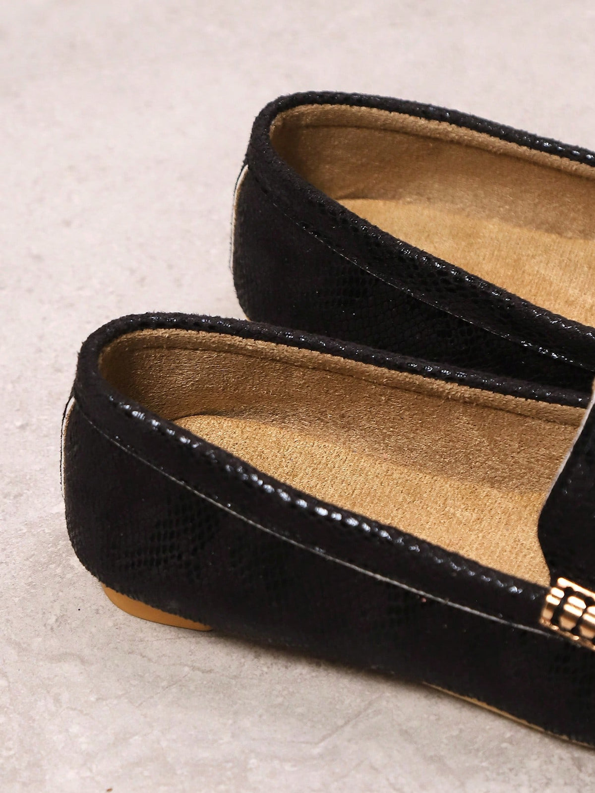 Plus Size Metal Buckle Round Toe Flats